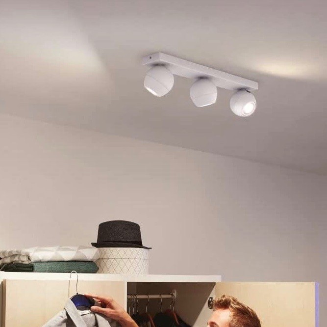249,95 € Бесплатная доставка | Внутренний точечный светильник Philips 5W 45×10 cm. Тройной светодиодный прожектор. Алекса и Google Главная Белый Цвет