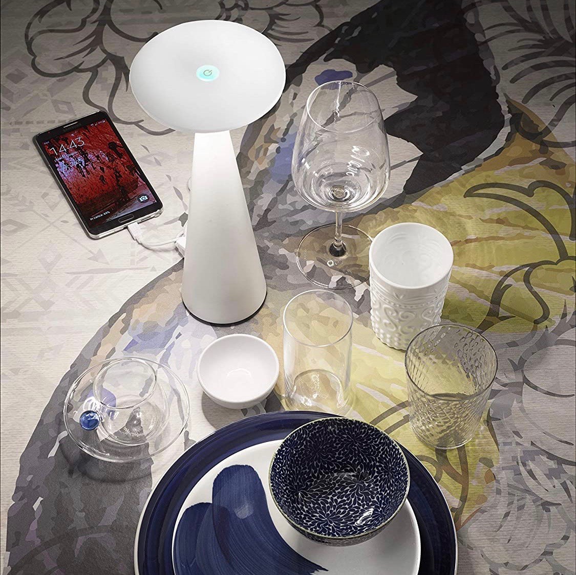 226,95 € Spedizione Gratuita | Lampada da tavolo 2W 29×13 cm. Connessione USB Alluminio e pmma. Colore bianca