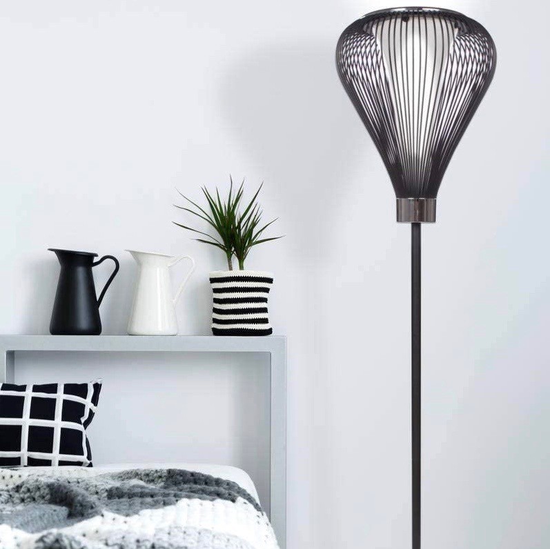 209,95 € Envio grátis | Luminária de piso 155×34 cm. Cristal e metais. Cor preto