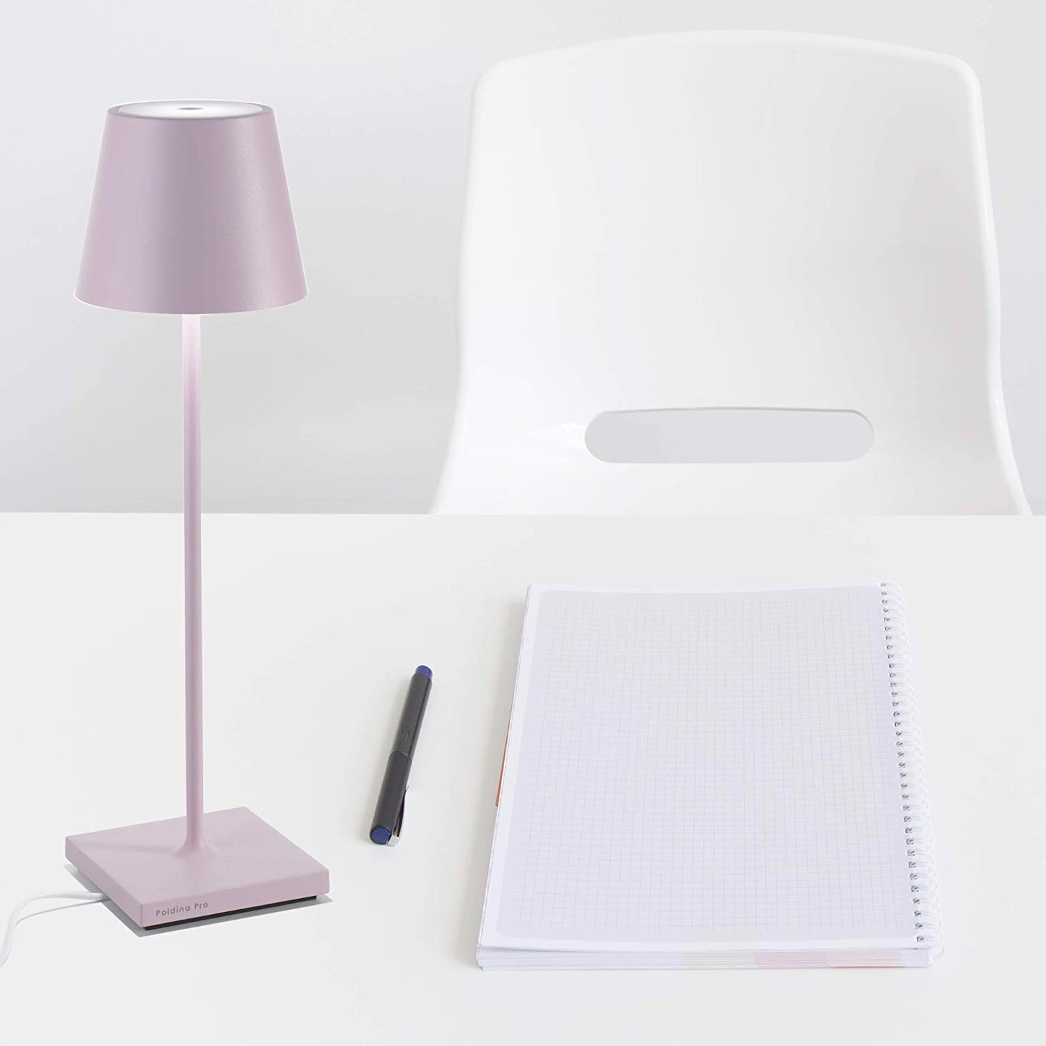 145,95 € Envío gratis | Lámpara de exterior 2W 3000K Luz cálida. 45×16 cm. LED regulable. Estación de carga por contacto Aluminio. Color rosa