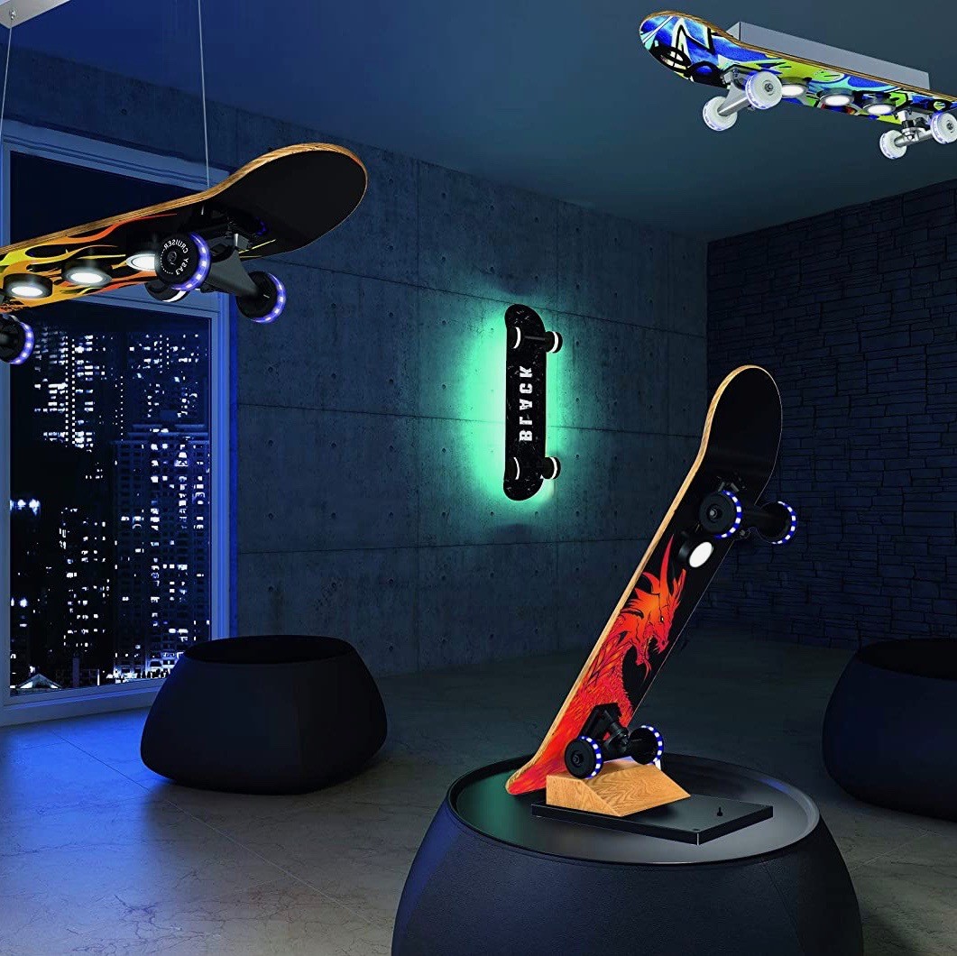 144,95 € Envio grátis | Lâmpada de mesa 6W 80×63 cm. 5 focos LED. Controle remoto. Design de skate Madeira. Cor preto