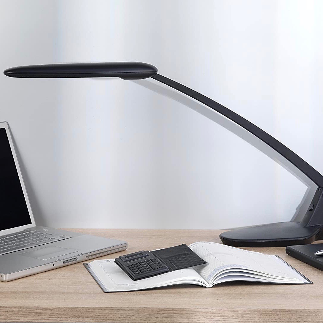 169,95 € Envio grátis | Lampada de escritorio 8W 59×37 cm. LED articulado Abs e alumínio. Cor preto