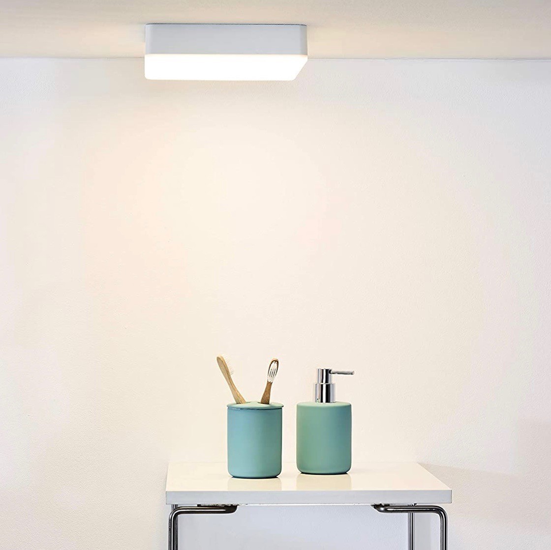 173,95 € Envío gratis | Plafón de interior 30W 22×22 cm. LED Aluminio. Color blanco