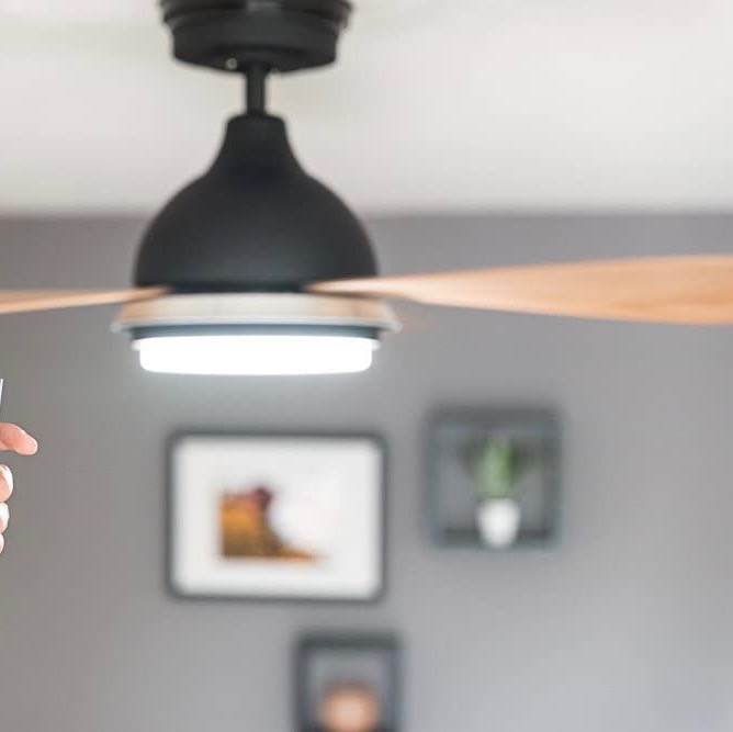 378,95 € Spedizione Gratuita | Ventilatore da soffitto con luce 22W 122×122 cm. Silenzioso. 3 pale. Telecomando. LED dimmerabili Pmma e metallo. Colore sabbia