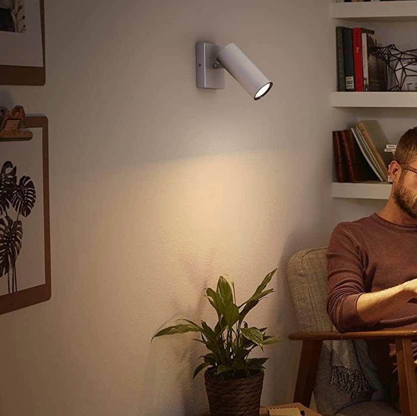 106,95 € Kostenloser Versand | Innenscheinwerfer Philips 6W 14×11 cm. LED-Strahler mit Dimmersteuerung. Alexa und Google Home Pmma und metall. Grau Farbe