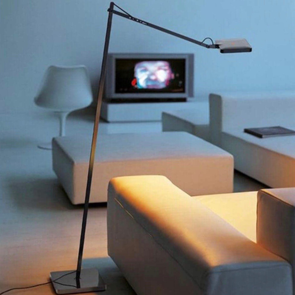 526,95 € Envío gratis | Lámpara de pie 110×68 cm. LED Aluminio. Color gris