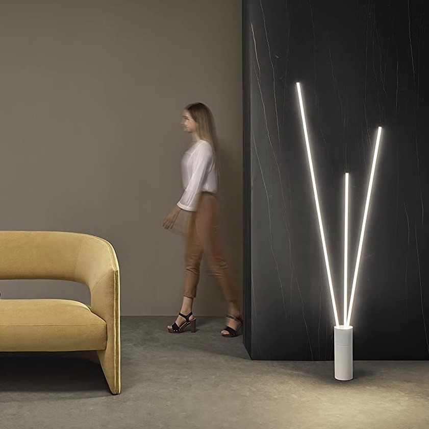 388,95 € Envoi gratuit | Lampadaire 60W 183×11 cm. 3 points lumineux réglables Aluminium et métal. Couleur blanc