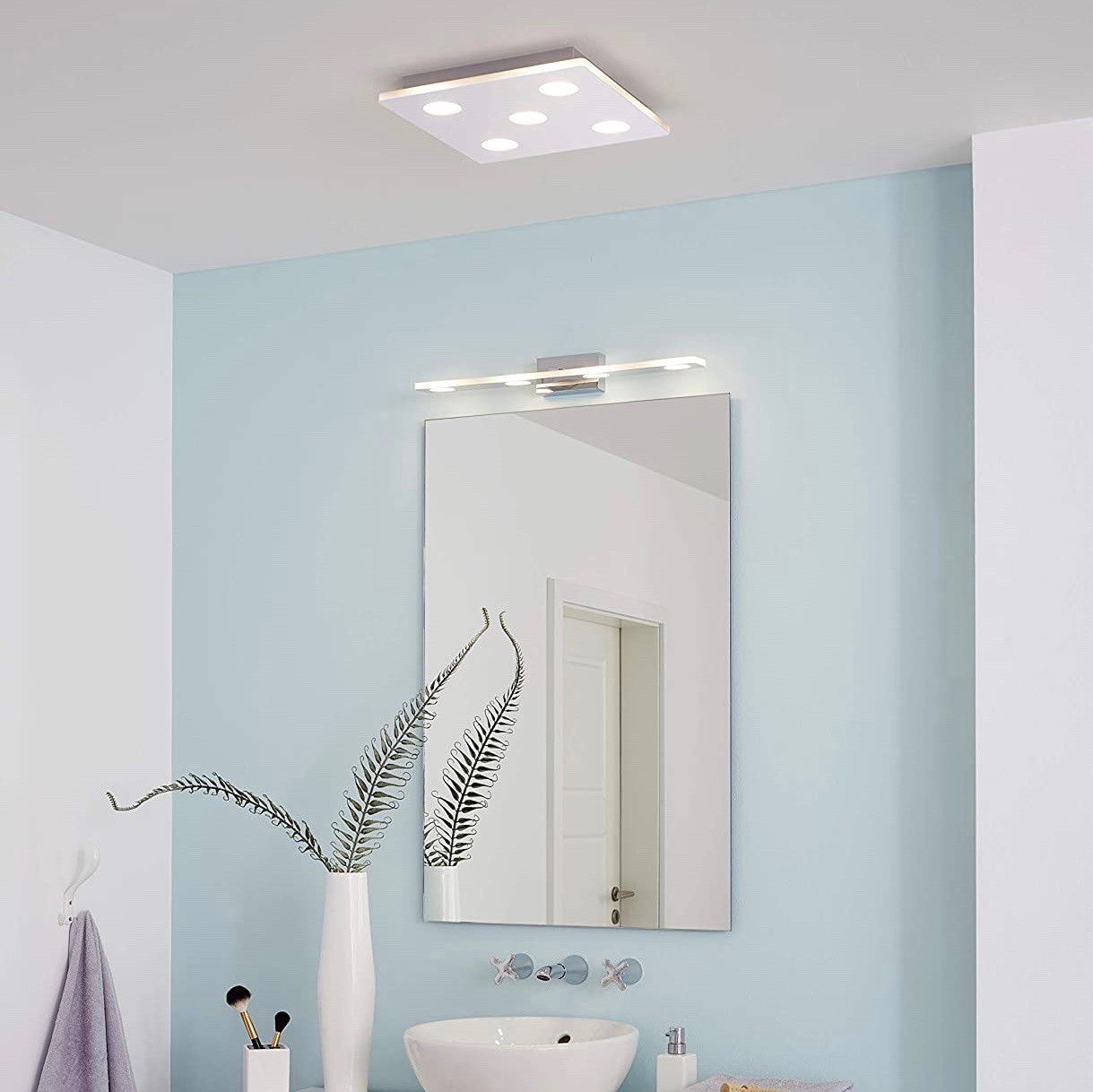 117,95 € Envio grátis | Luz de parede interna Eglo 4W 3000K Luz quente. 58×12 cm. 4 holofotes Aço e pmma. Cor cromado