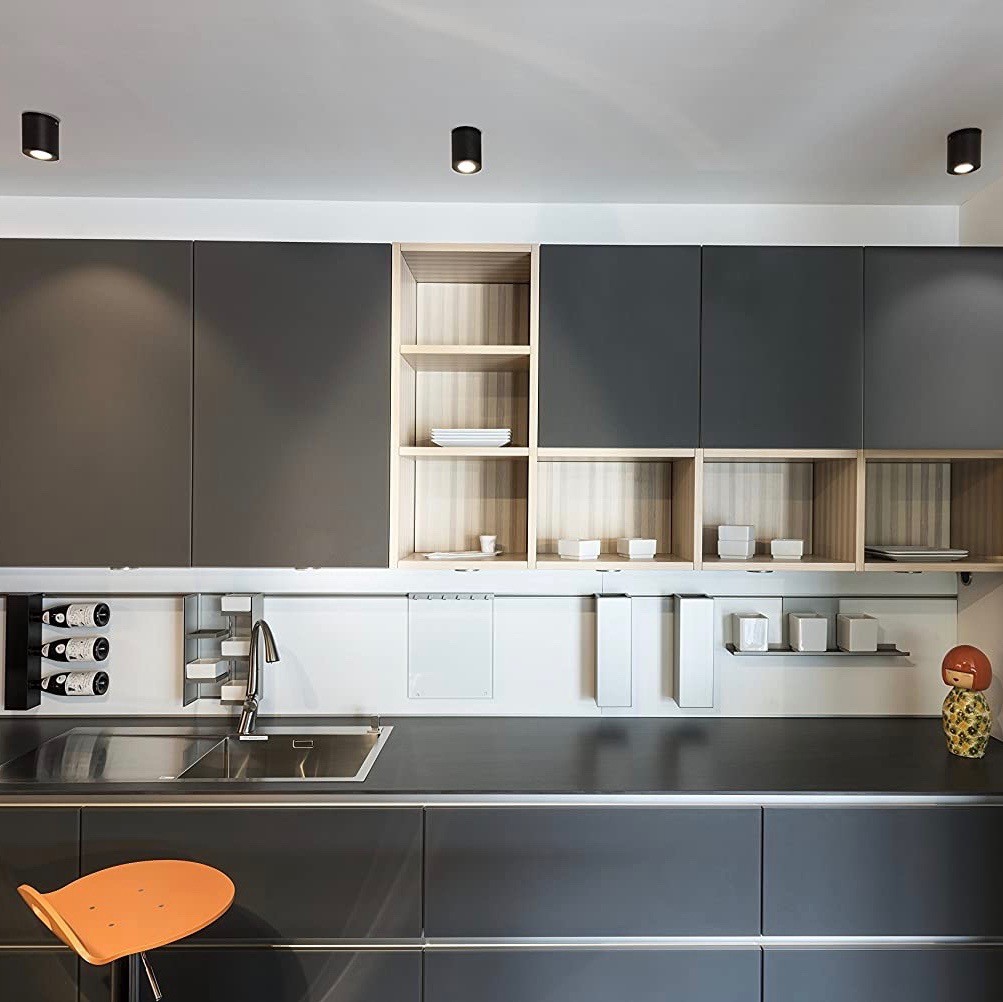 89,95 € Spedizione Gratuita | Faretto da interno 8W 3000K Luce calda. 10×9 cm. LED orientabile e orientabile Alluminio. Colore nero