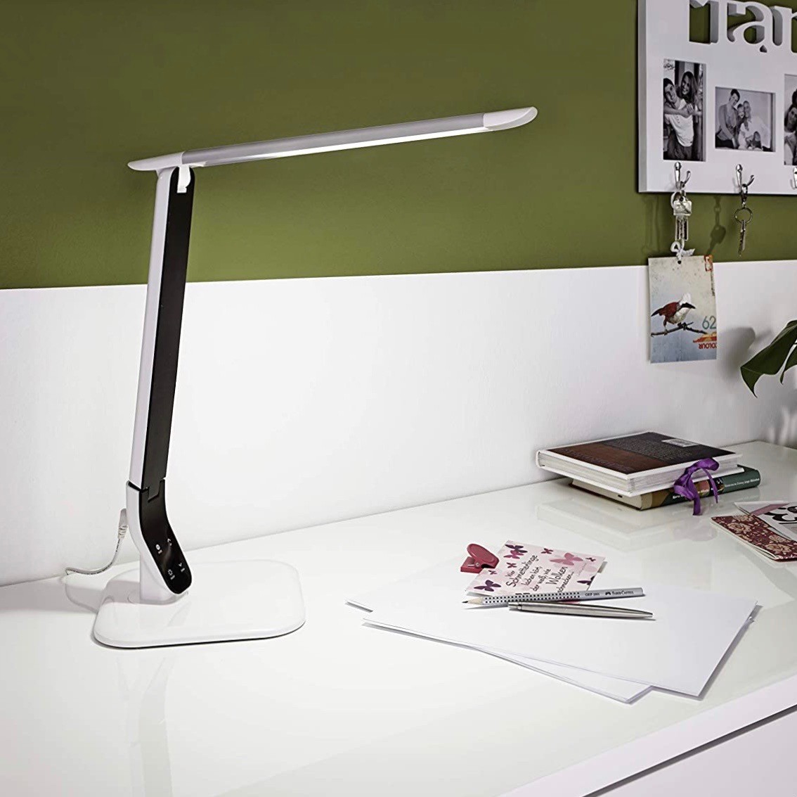 99,95 € Envoi gratuit | Lampe de bureau Eglo 6W 3000K Lumière chaude. 43×18 cm. Articulable Pmma. Couleur blanc