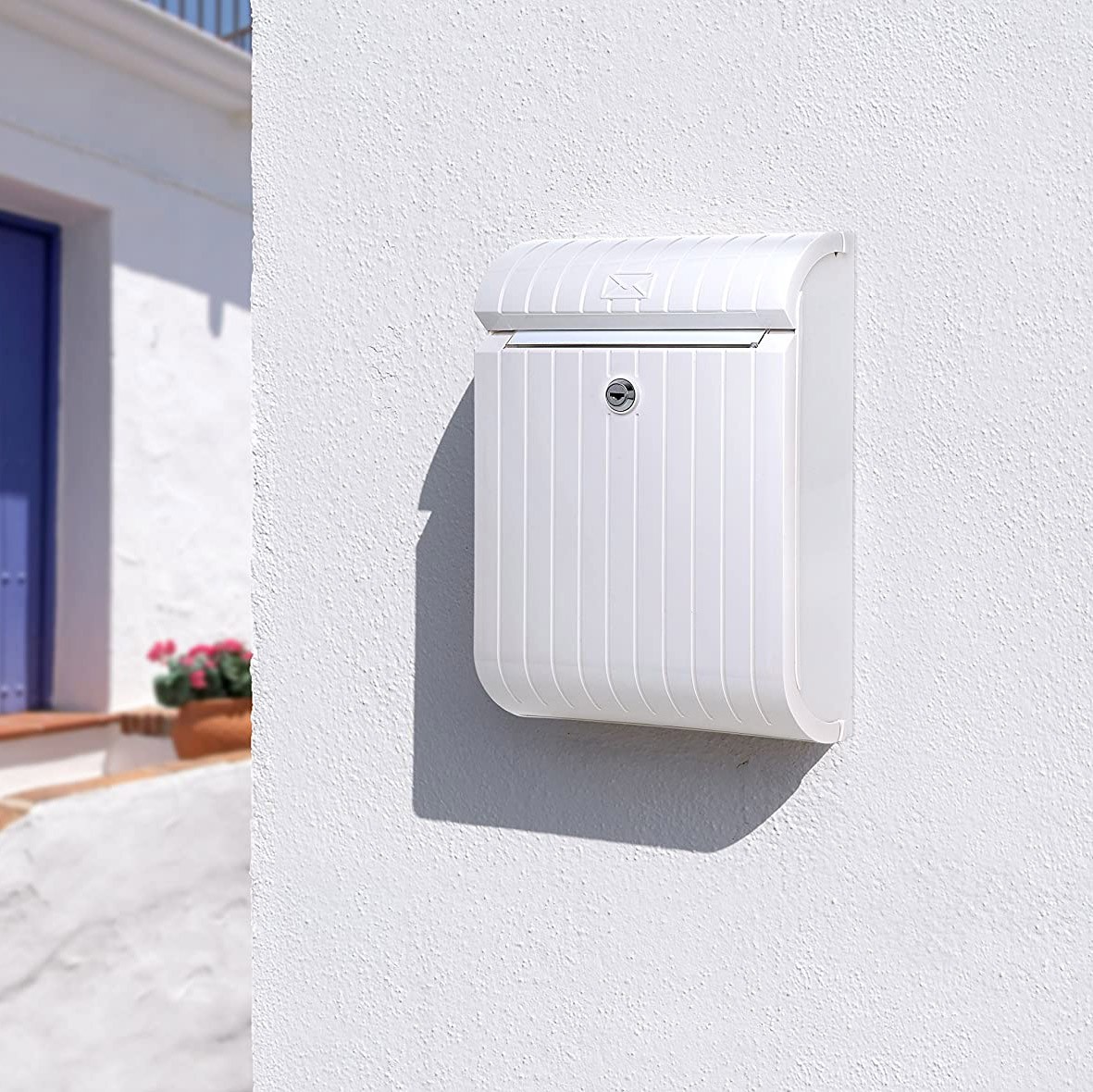 69,95 € Envio grátis | Holofote externo Caixa de correio externa mais holofote com sensor de movimento Pmma e metais. Cor branco