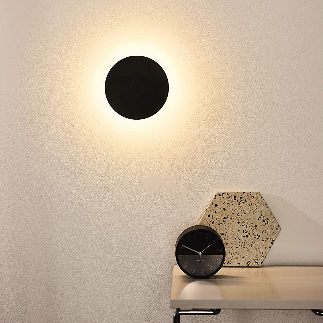122,95 € Envío gratis | Aplique de pared interior 6W 15×15 cm. Acrílico y aluminio. Color negro