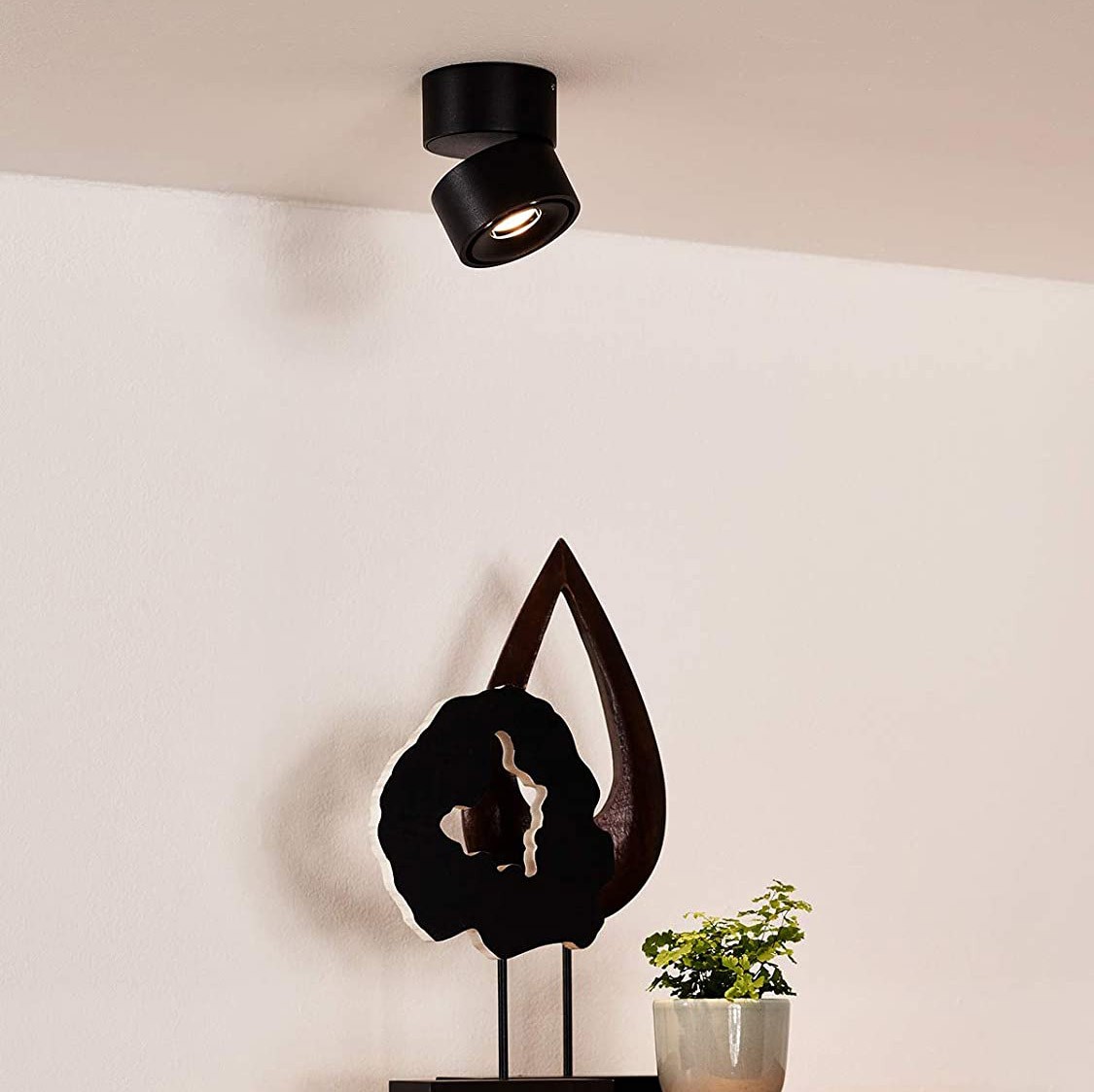 118,95 € Envío gratis | Foco para interior 8W 8×8 cm. Aluminio. Color negro
