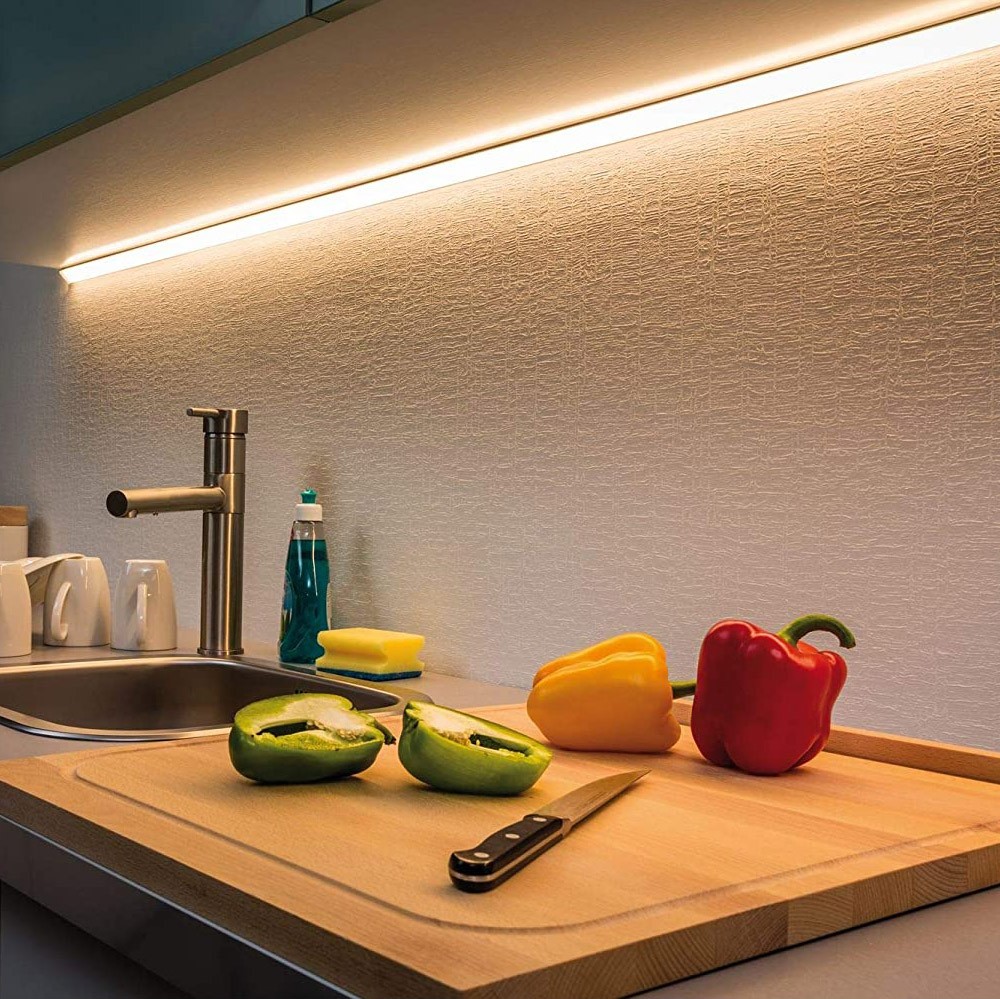 101,95 € Spedizione Gratuita | Striscia LED e tubo flessibile 20W LED 2700K Luce molto calda. 300 cm. 3 metri. Striscia LED Pmma. Colore argento