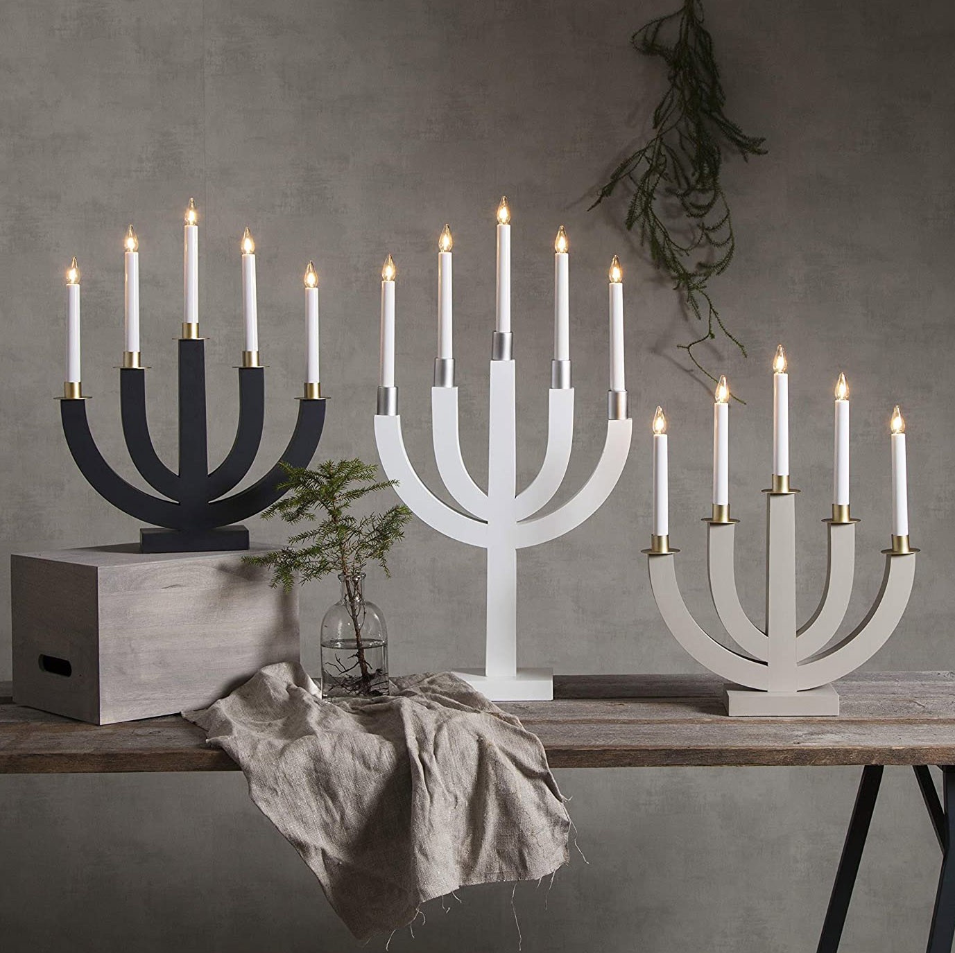 122,95 € Envío gratis | Iluminación decorativa 47×37 cm. Candelabro de 5 puntos de luz Pmma, metal y madera. Color blanco