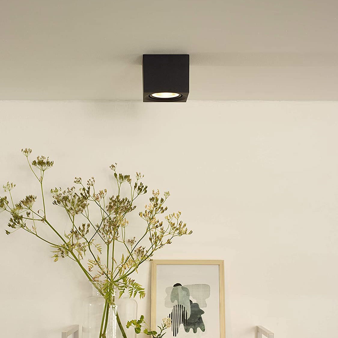 118,95 € Envío gratis | Foco para interior 12W 12×12 cm. Orientable Aluminio. Color negro