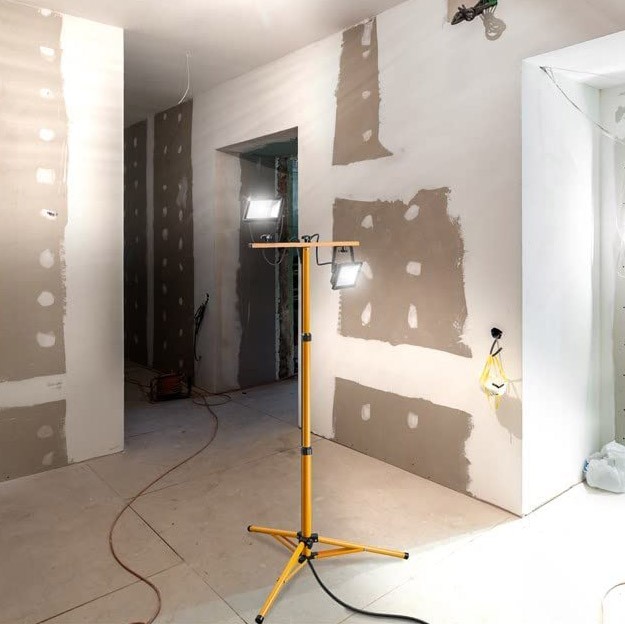 75,95 € Spedizione Gratuita | Proiettore da esterno 40W 4000K Luce neutra. 60×25 cm. 2 punti luce LED. Treppiede con supporto telescopico Metallo. Colore giallo