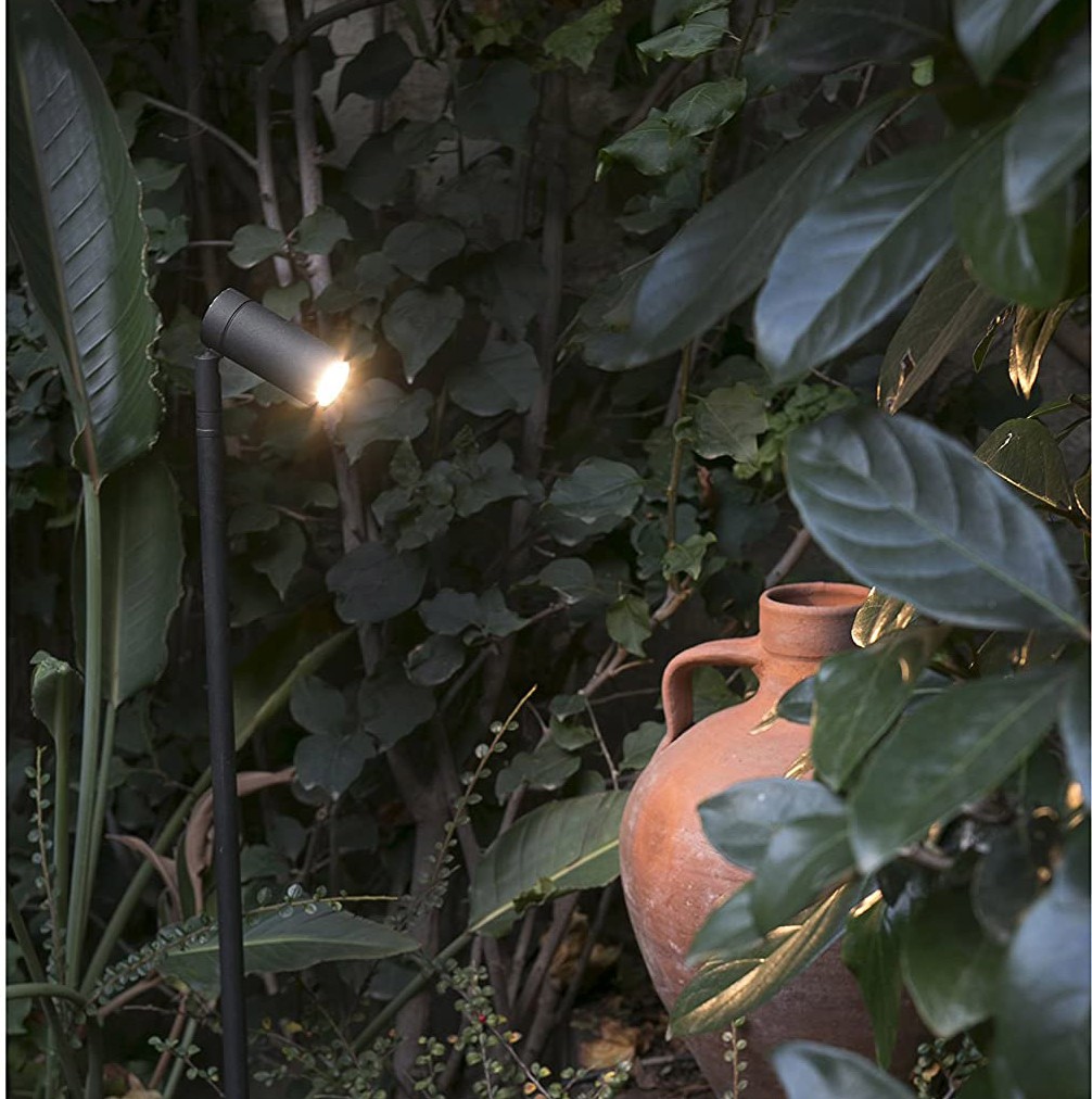 79,95 € Free Shipping | Flood and spotlight 10W Ø 4 cm. Ground fixing by stake Aluminum and metal casting. Black Color