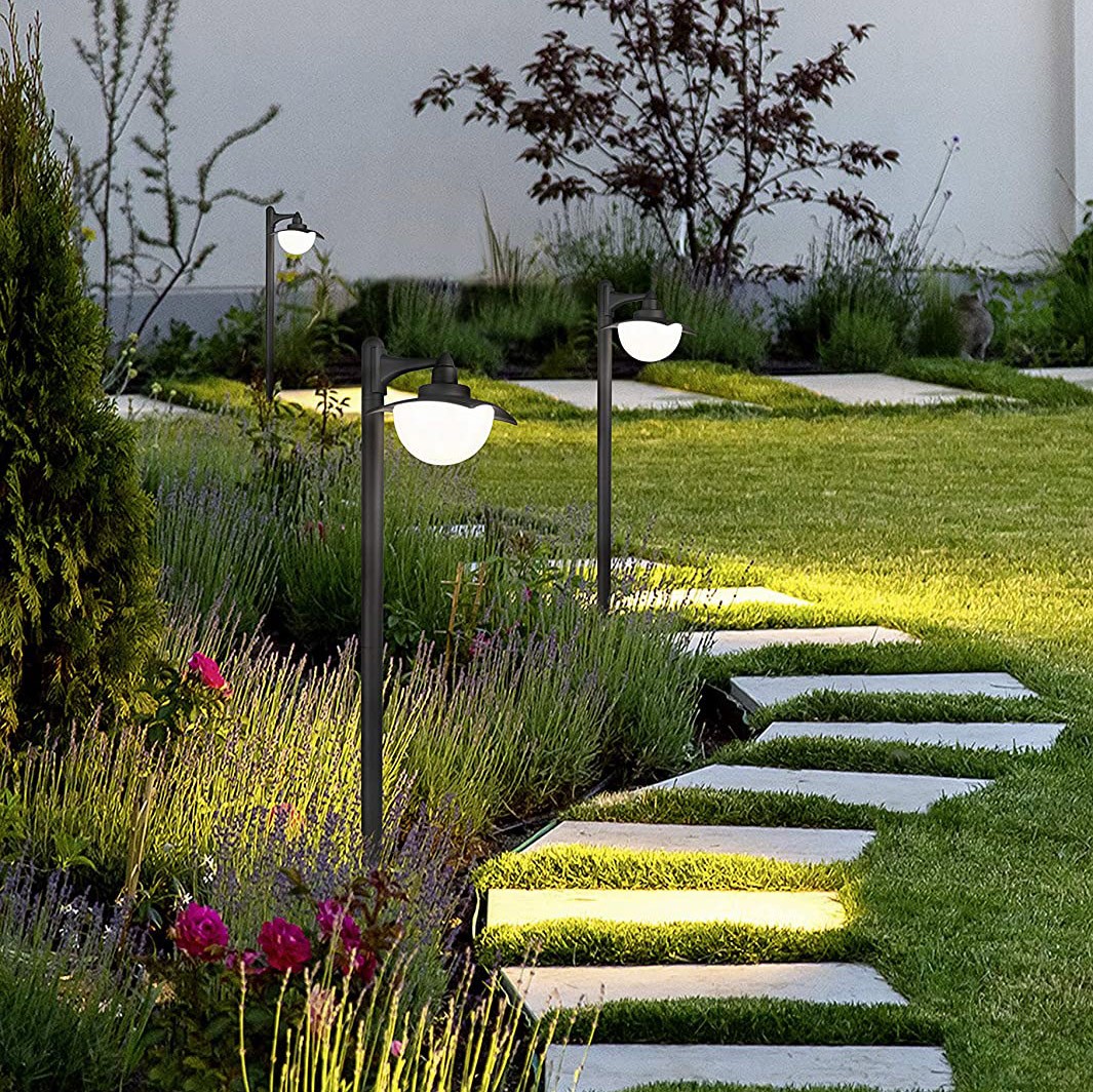 109,95 € Envío gratis | Baliza luminosa Trio 40W 110×30 cm. Aluminio y cristal. Color negro