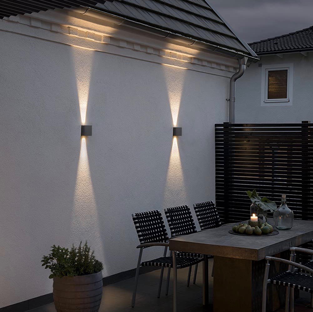 81,95 € Envio grátis | Aplique de parede ao ar livre 6W 18×12 cm. Refletor LED duplo ajustável. iluminação bidirecional Alumínio, cristal e vidro. Cor preto