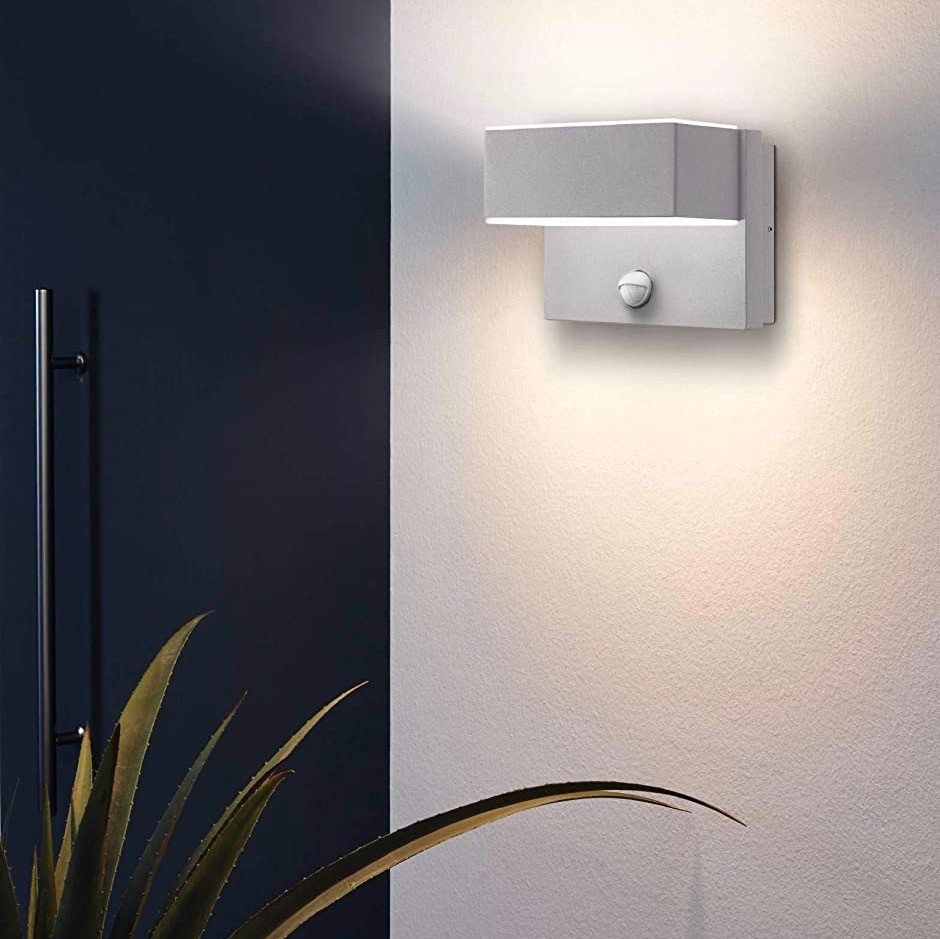 99,95 € Spedizione Gratuita | Applique da esterno Eglo 6W 3000K Luce calda. 19×13 cm. Rilevatore di movimento Pmma e bicchiere. Colore argento