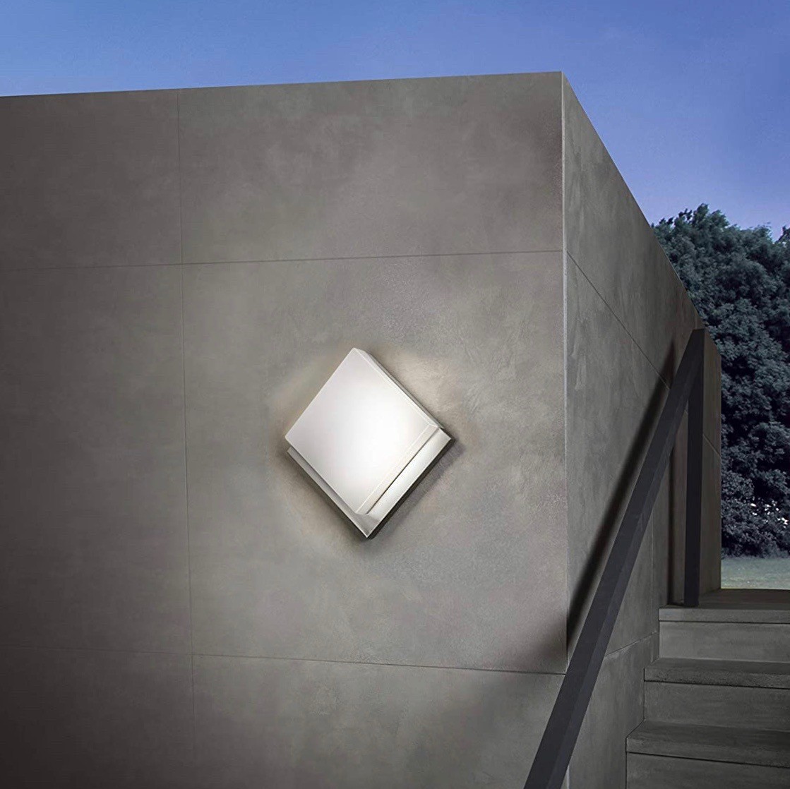 68,95 € Envio grátis | Aplique de parede ao ar livre Eglo 8W 3000K Luz quente. 25×25 cm. LED Aço inoxidável e pmma. Cor branco