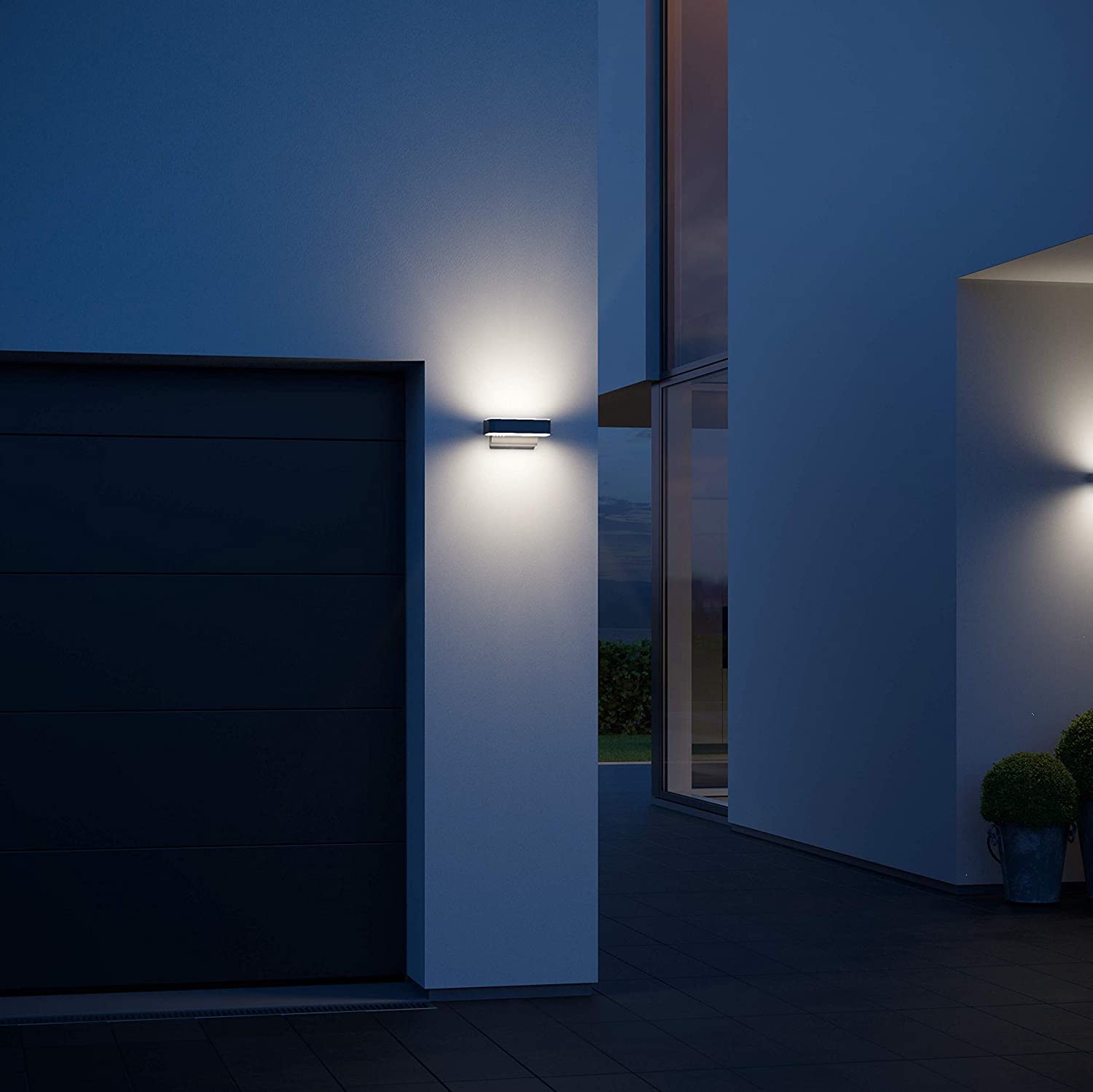 258,95 € Spedizione Gratuita | Applique da esterno 23×15 cm. LED bidirezionali. Rilevatore di movimento. Controllo con APP per smartphone Alluminio. Colore antracite