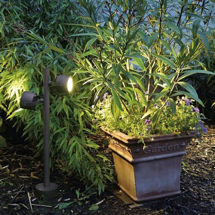 147,95 € Envío gratis | Baliza luminosa 18W 31×31 cm. Doble foco de suelo orientable Metal y vidrio. Color antracita