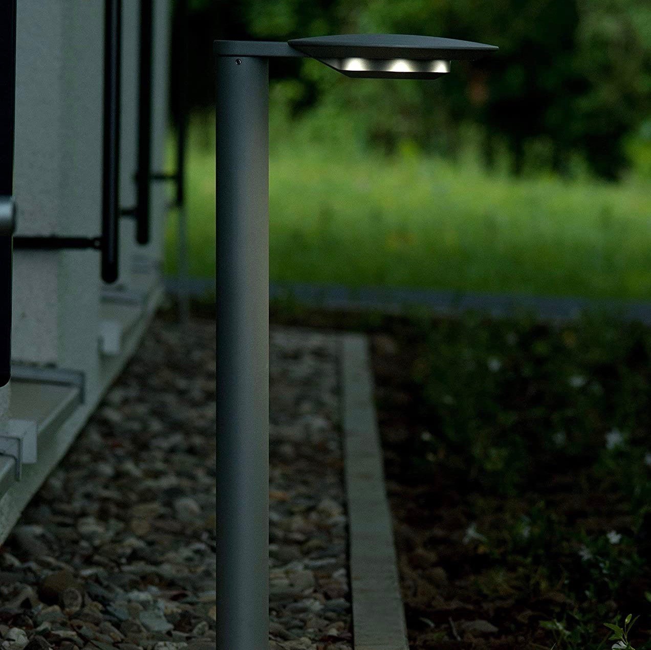 151,95 € Envío gratis | Baliza luminosa 15W 80×27 cm. Aluminio. Color negro
